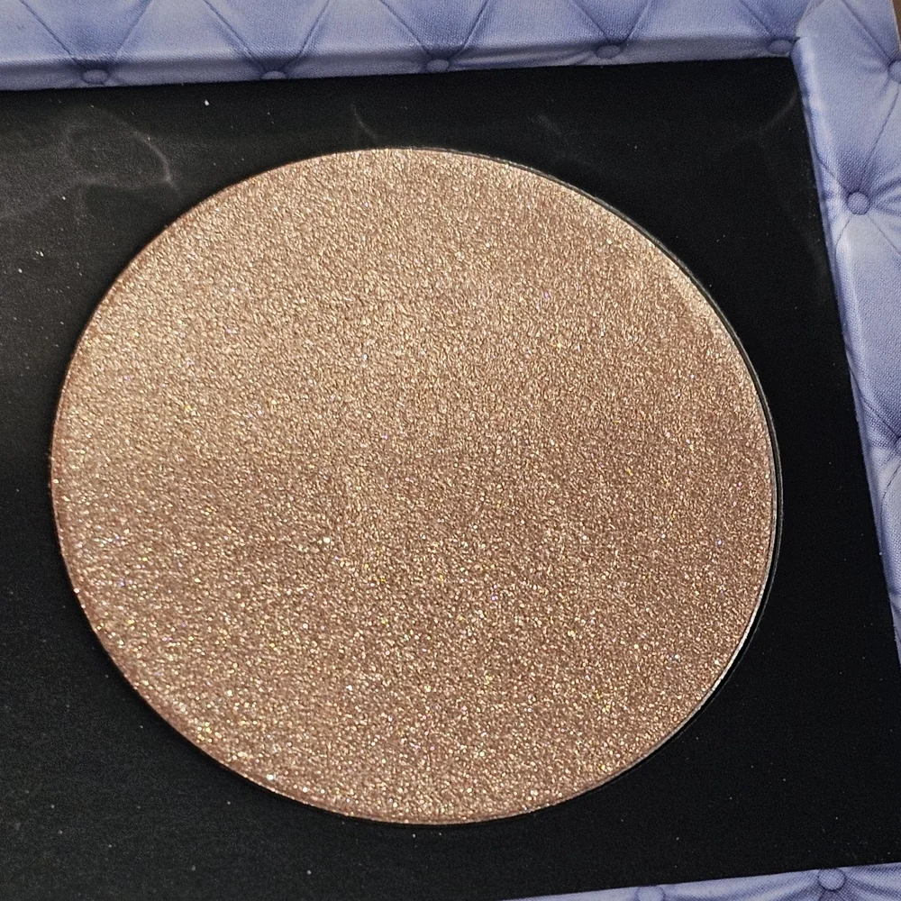 Pat McGrath Divine Blush and Glow Trio-x Bridgerton. LOVE AT FIRST BLUSH
